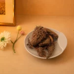 Baldrianwurzeltee aus Iran - Baldrianwurzel auf Schale mit Dekoration