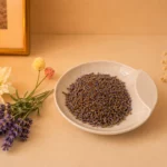 Lavendelblütentee aus Iran - Lavendelblüten auf Schale mit Dekoration 2
