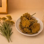 Schafgarbentee aus Iran - Schafgarbe auf Schale mit Dekoration